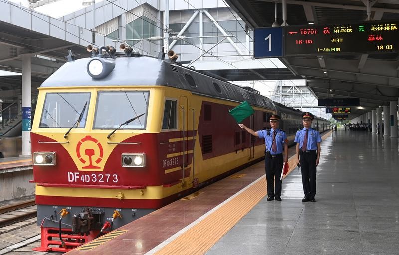 時隔五年中越國際聯運旅客列車抵達越南河內