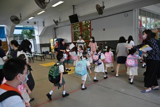 特區、中小學一年級、五年級、六年級和幼稚園高班今日恢復面授課堂
