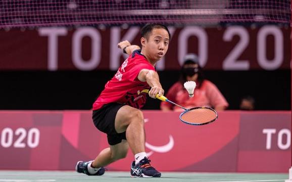 香港羽毛球运动员朱文佳在东京残奥会夺银