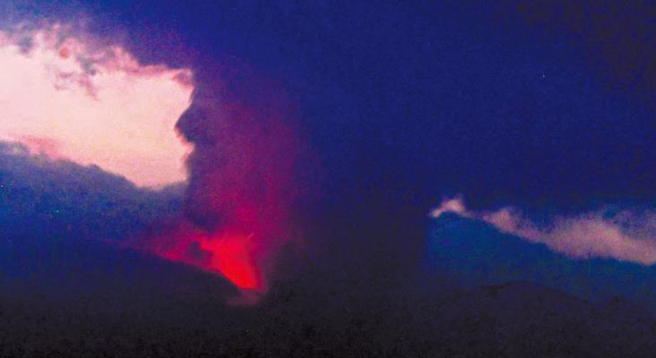位於日本鹿兒島的櫻島火山大噴發　呼籲火山口周邊3公里民眾撤離