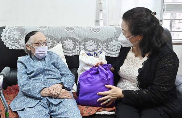 律政司司長鄭若驊與東區長者共慶25周年回歸